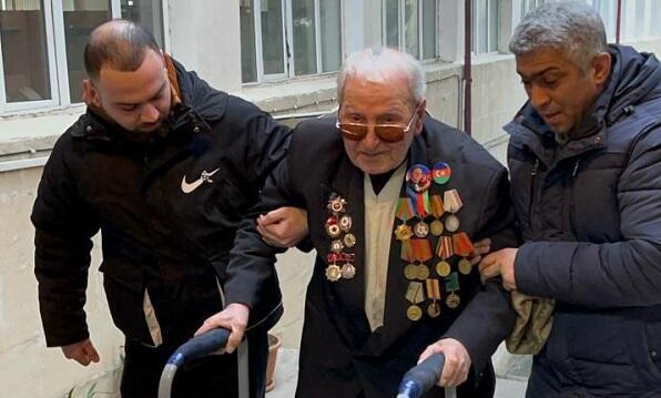 98 yaşlı seçici heyrətə gətirdi 